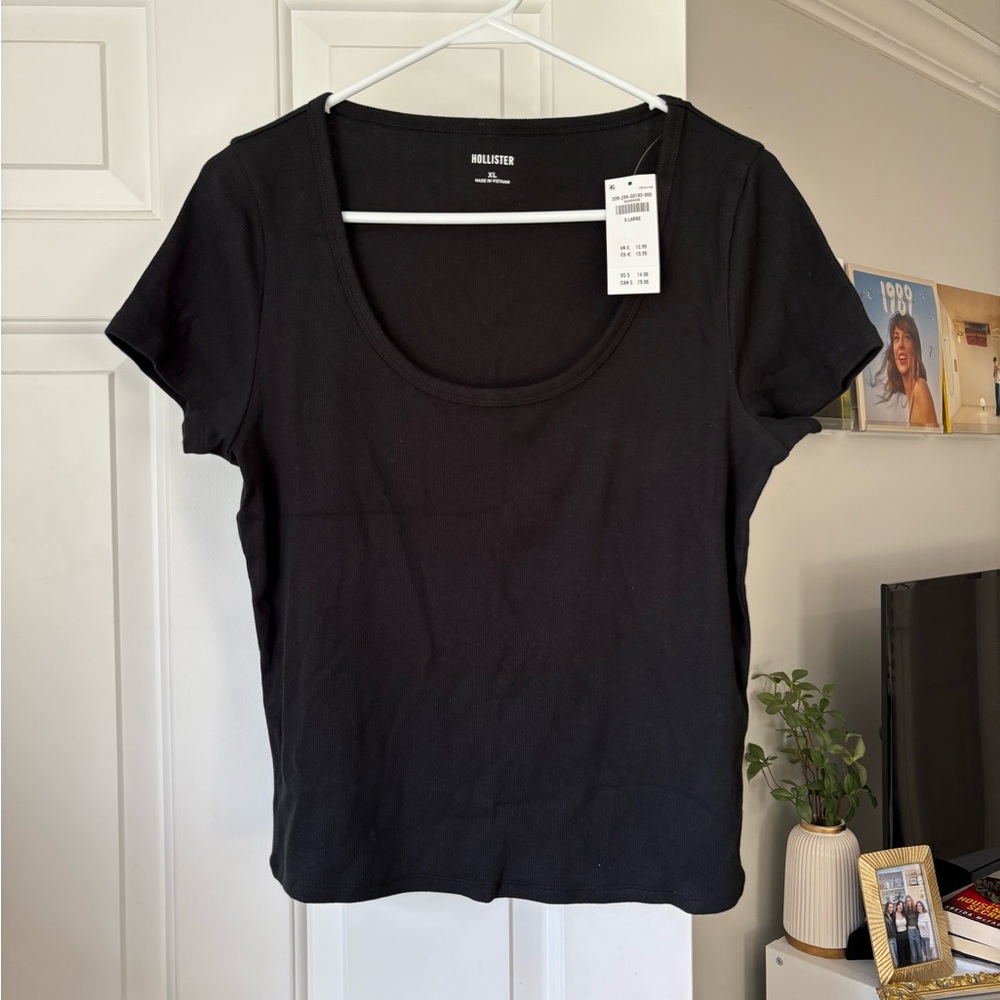Hollister Women's Black Short Sleeve Top